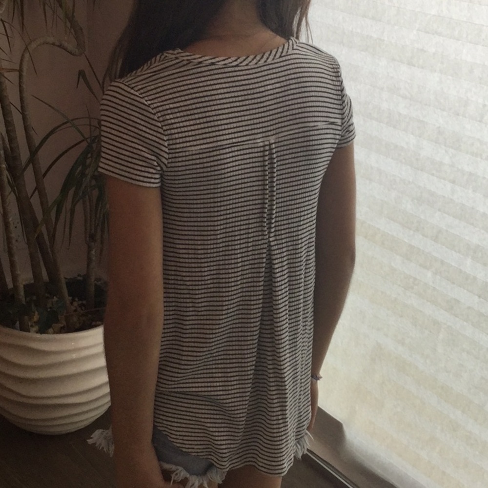 Black and white stripe tee. - Picture 4 of 4